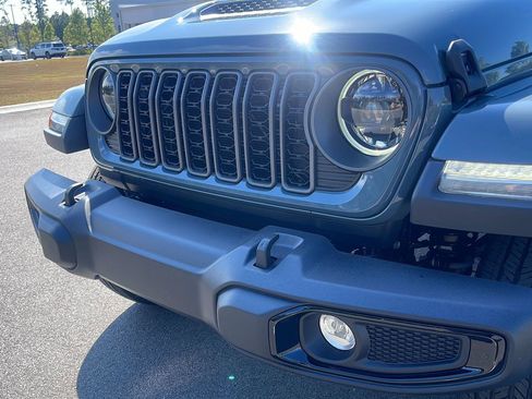 New 2026 Jeep Gladiator Sport AWD/4WD image 11