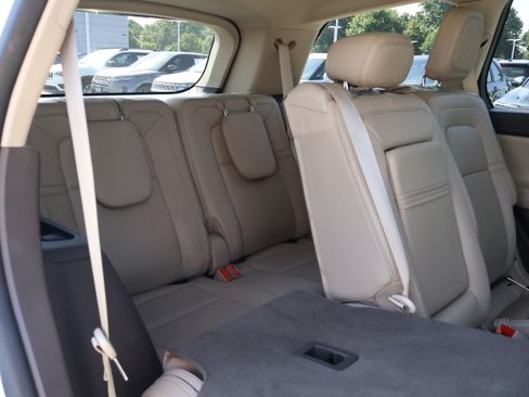Used 2023 Lincoln Aviator Reserve w/ Equipment Group 201A RWD image 16