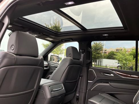 Used 2021 Cadillac Escalade ESV Premium Luxury AWD/4WD image 23