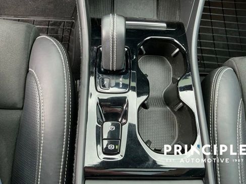 Used 2020 Volvo XC40 T5 R-Design w/ Protection Package Premier AWD/4WD image 18