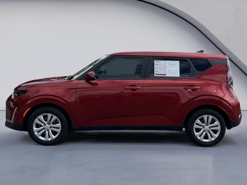 Used 2023 Kia Soul LX FWD image 2