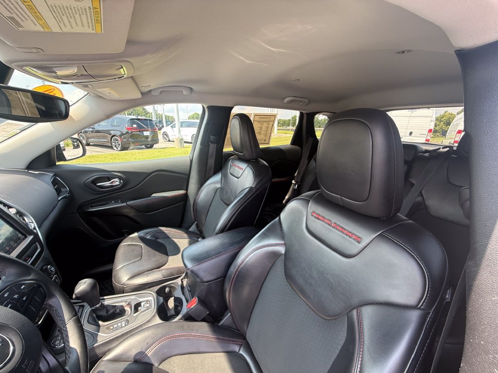 Used 2019 Jeep Cherokee Trailhawk w/ Cold Weather Group AWD/4WD image 19
