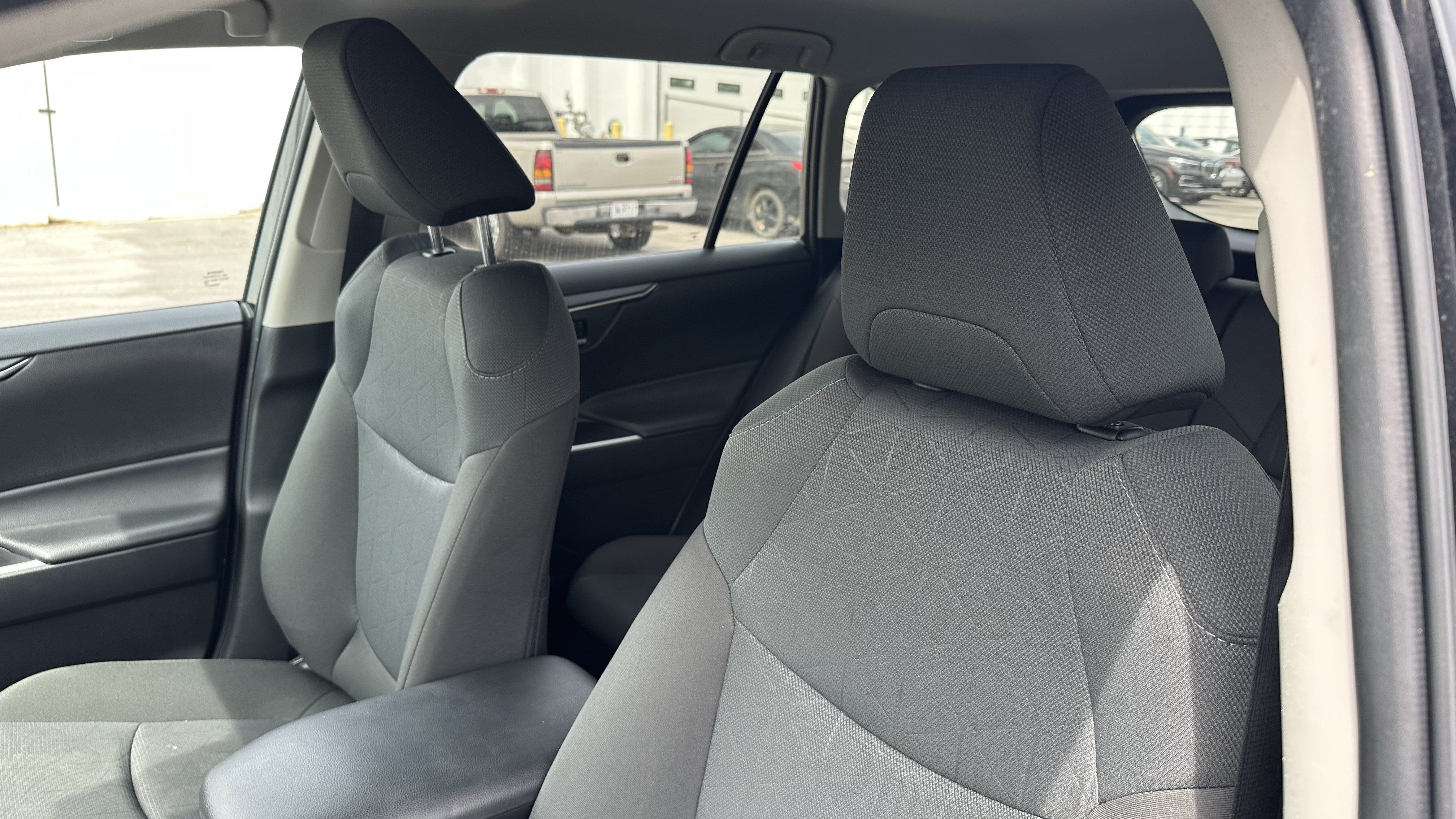 Used 2025 Toyota RAV4 XLE AWD/4WD image 18