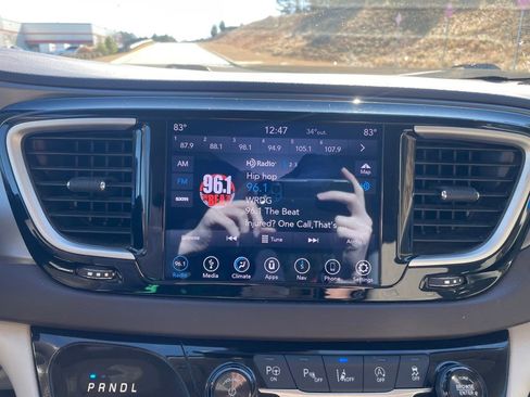 Used 2019 Chrysler Pacifica Touring Plus image 16