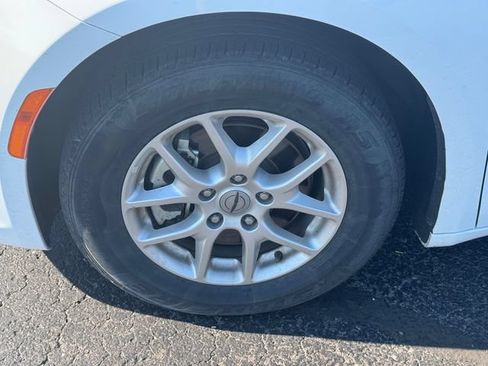 Certified 2024 Chrysler Pacifica Touring-L FWD image 10