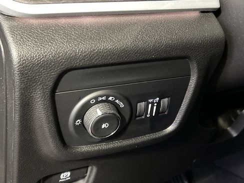 Used 2025 Jeep Grand Cherokee Limited image 15