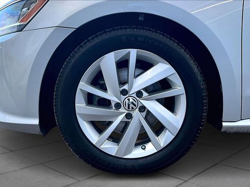 Used 2018 Volkswagen Passat 2.0T SE image 11