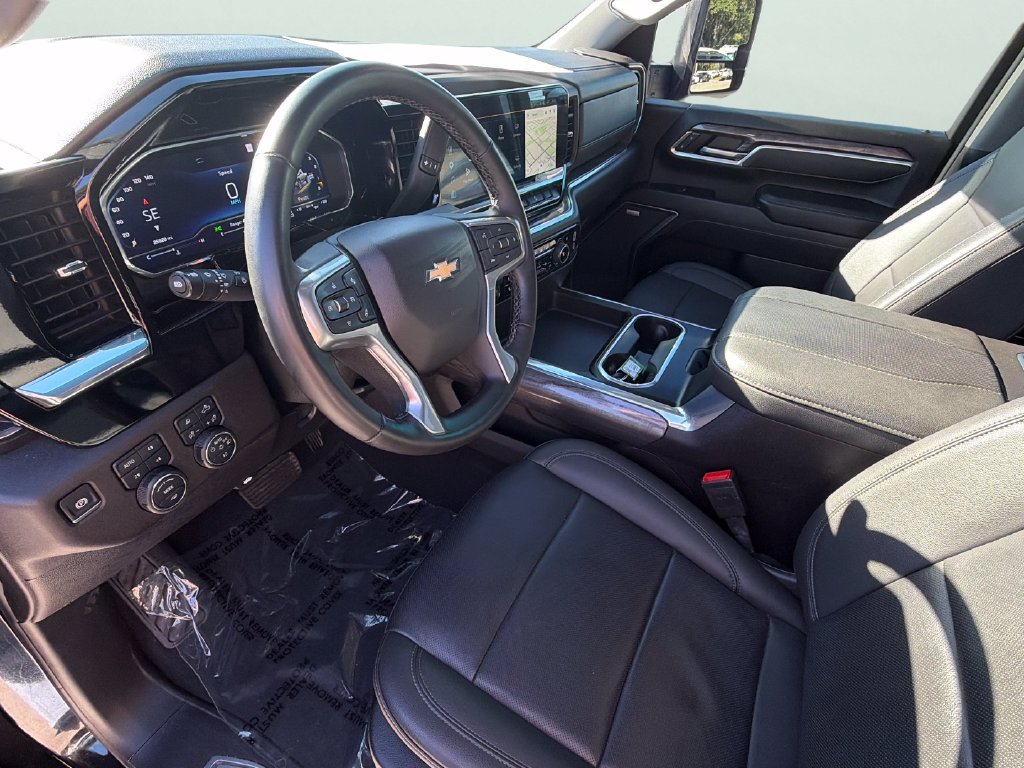 Used 2025 Chevrolet Silverado 3500 LTZ w/ LTZ Plus Package AWD/4WD image 19