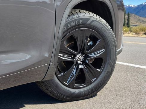 Used 2022 Toyota Highlander XLE image 8