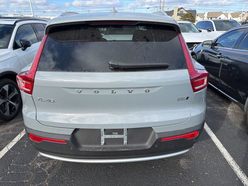 Used 2024 Volvo XC40 B5 Ultimate w/ Protection Package Premier image 8