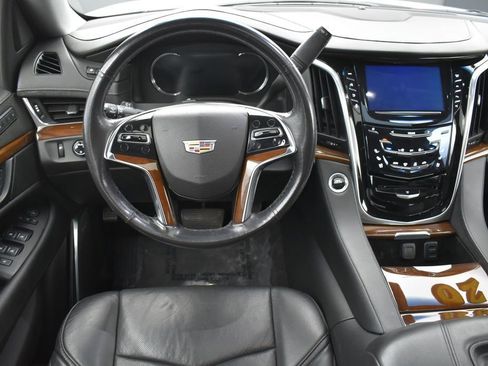 Used 2020 Cadillac Escalade Luxury w/ LPO, Radiant Package AWD/4WD image 14