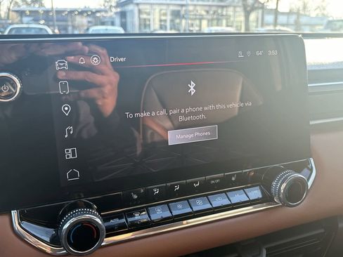 Used 2024 GMC Canyon AT4 w/ Technology Package image 18