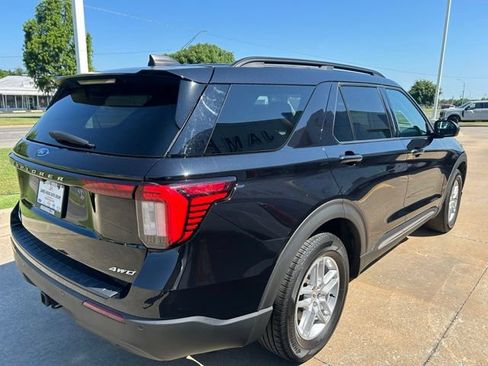 Used 2025 Ford Explorer Active AWD/4WD image 6