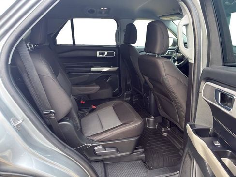 Used 2022 Ford Explorer XLT image 8