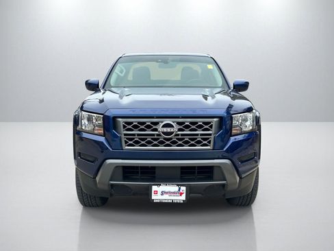Used 2022 Nissan Frontier SV image 2