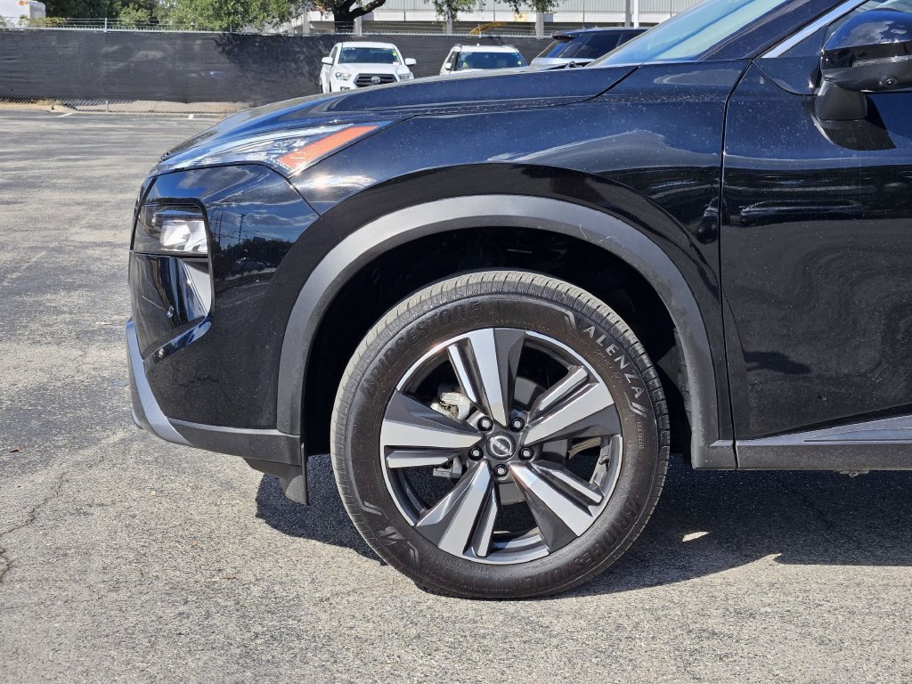 Used 2025 Nissan Rogue SL AWD/4WD image 9
