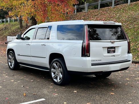 Used 2020 Cadillac Escalade ESV Premium Luxury image 23
