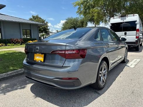 Used 2024 Volkswagen Jetta SE FWD image 9