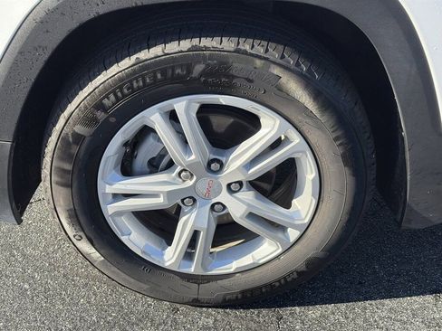 Used 2024 GMC Terrain SLE image 7