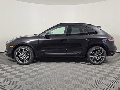 Certified 2025 Porsche Macan image 2
