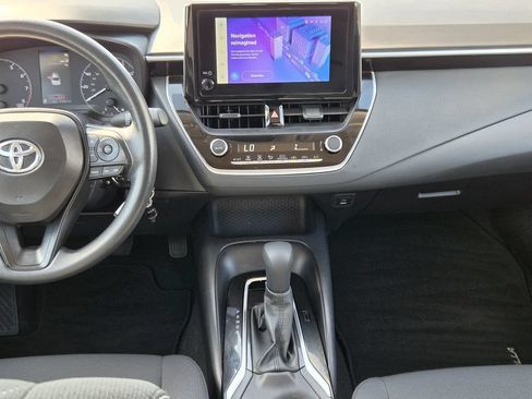 Used 2025 Toyota Corolla LE FWD image 17