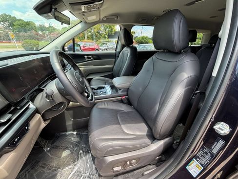 Used 2026 Kia Carnival FWD image 31