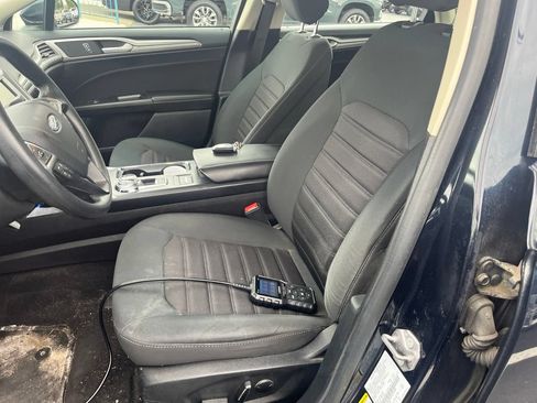 Used 2020 Ford Fusion SE FWD image 4