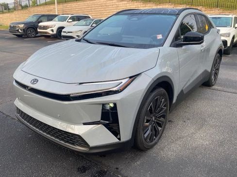 Used 2026 Toyota C-HR AWD/4WD image 9