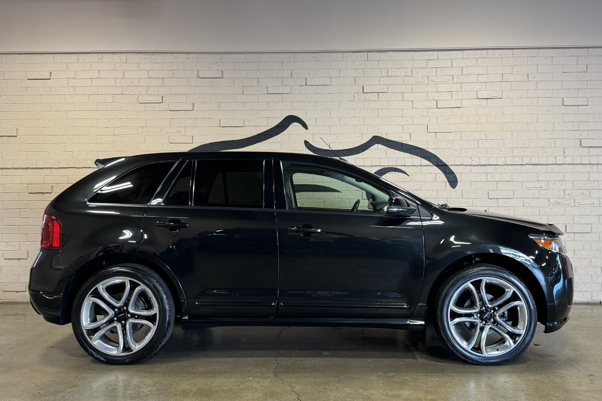 Used 2014 Ford Edge Sport w/ Driver Entry Package AWD/4WD image 2