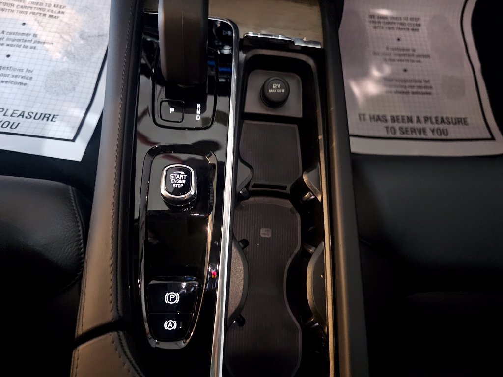 Certified 2025 Volvo V90 B6 Cross Country Plus AWD/4WD image 24