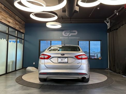 Used 2015 Ford Fusion SE FWD image 4