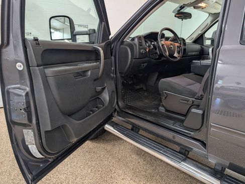 Used 2011 Chevrolet Silverado 2500 LT AWD/4WD image 6
