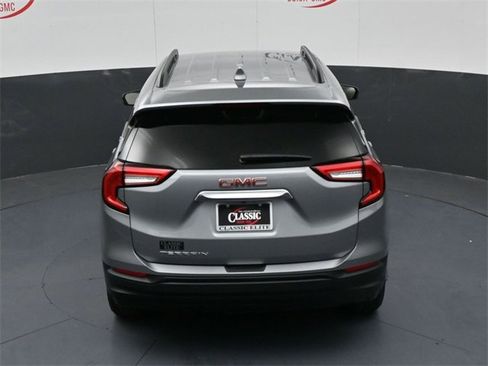 Used 2024 GMC Terrain SLE w/ Driver Convenience Package image 22
