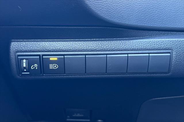 Certified 2025 Toyota Corolla SE w/ SE Package FWD image 29