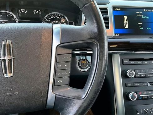 Used 2009 Lincoln MKS image 12