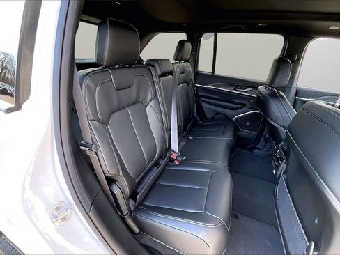 New 2026 Jeep Grand Cherokee Limited w/ Limited Altitude Package AWD/4WD image 22