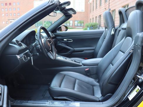 Used 2019 Porsche 718 Boxster RWD image 12