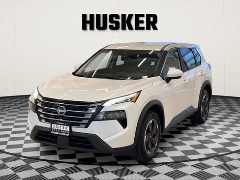 Used 2025 Nissan Rogue SV AWD/4WD image 3