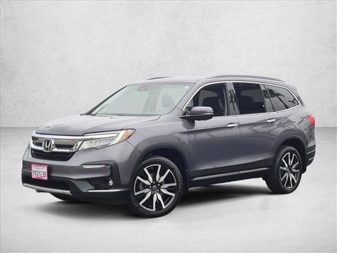 Used 2022 Honda Pilot Touring image 1