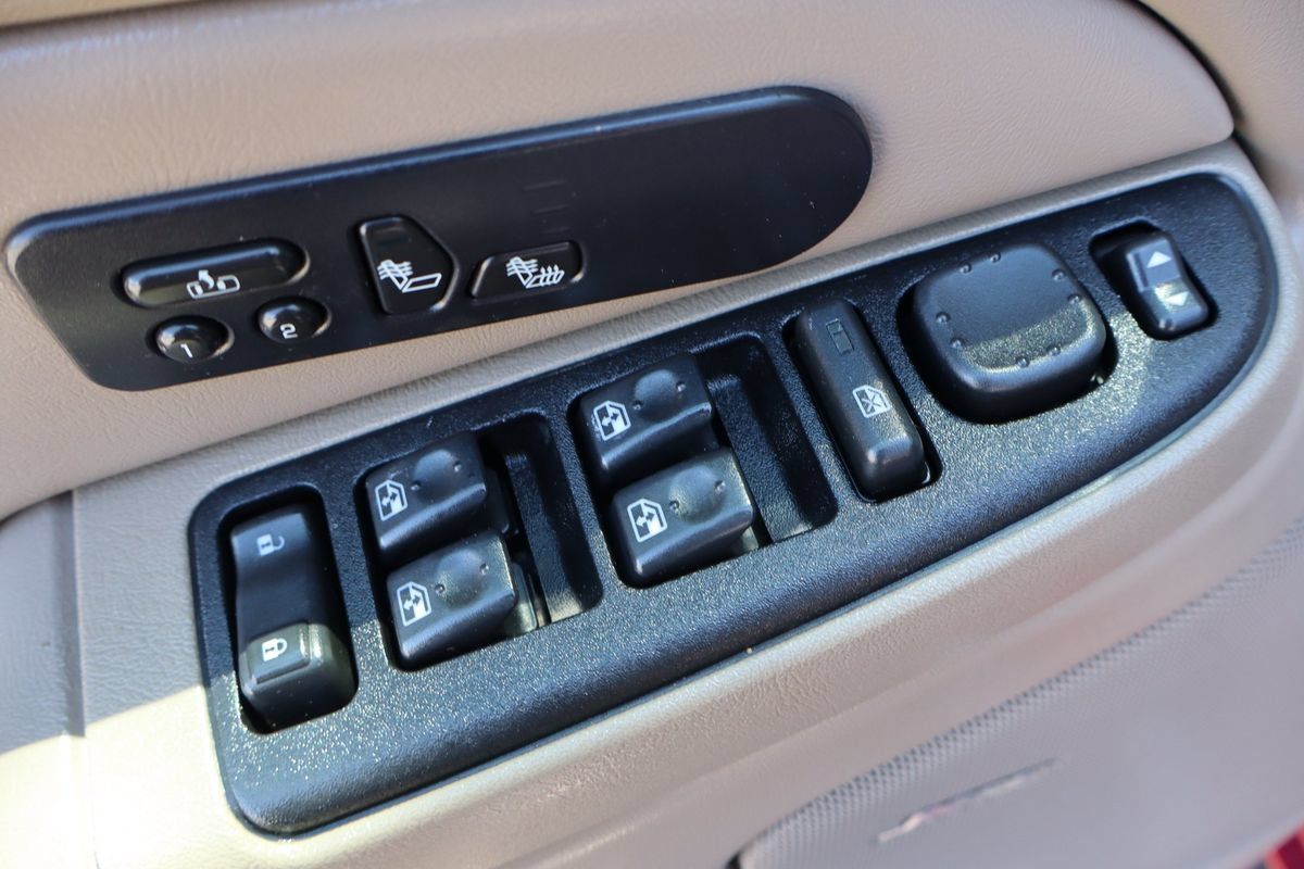 Used 2006 Chevrolet Silverado 2500 LT w/ Onstar Plus Package AWD/4WD image 26