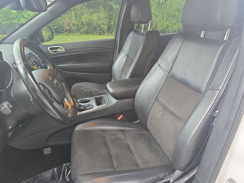 Used 2020 Jeep Grand Cherokee Altitude AWD/4WD image 16