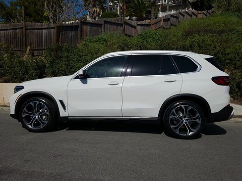 Used 2023 BMW X5 xDrive40i w/ Parking Assistance Package image 30