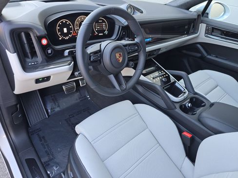 New 2026 Porsche Cayenne GTS image 4