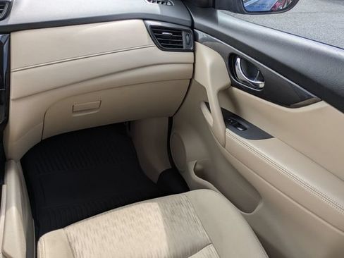 Used 2019 Nissan Rogue SV w/ Premium Package FWD image 17