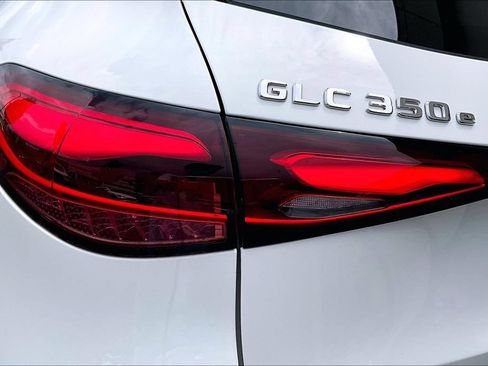 Used 2025 Mercedes-Benz GLC 350e 4MATIC image 32