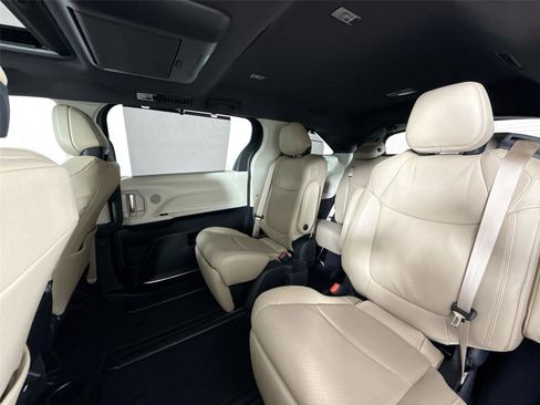 Certified 2023 Toyota Sienna Limited image 35