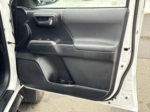 Used 2019 Toyota Tacoma TRD Off-Road w/ Technology Package image 8