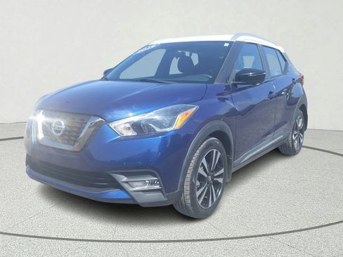Used 2019 Nissan Kicks SR w/ SR Premium Package FWD image 3