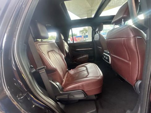 Used 2024 Ford Expedition Limited image 28