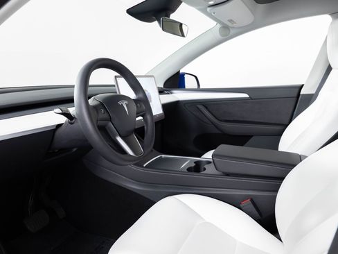 Used 2024 Tesla Model Y Long Range AWD/4WD image 15